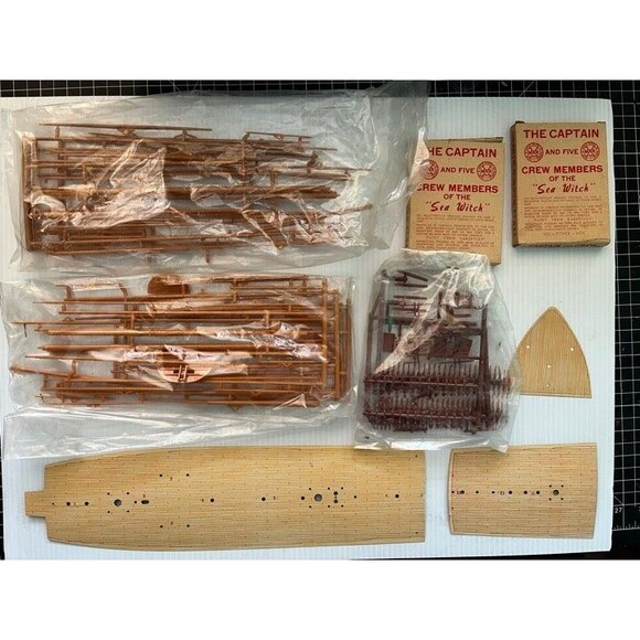 Vintage Marx, The "Sea Witch" Clipper Ship Model Kit. Rare. Unassembled. - Picture 4 of 7